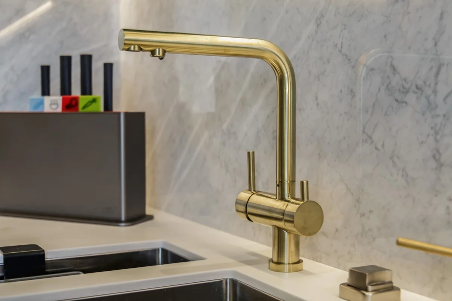 Смеситель для кухни Omoikiri Nagano-LG + Pure drop Lite светлое золото 4178.8028