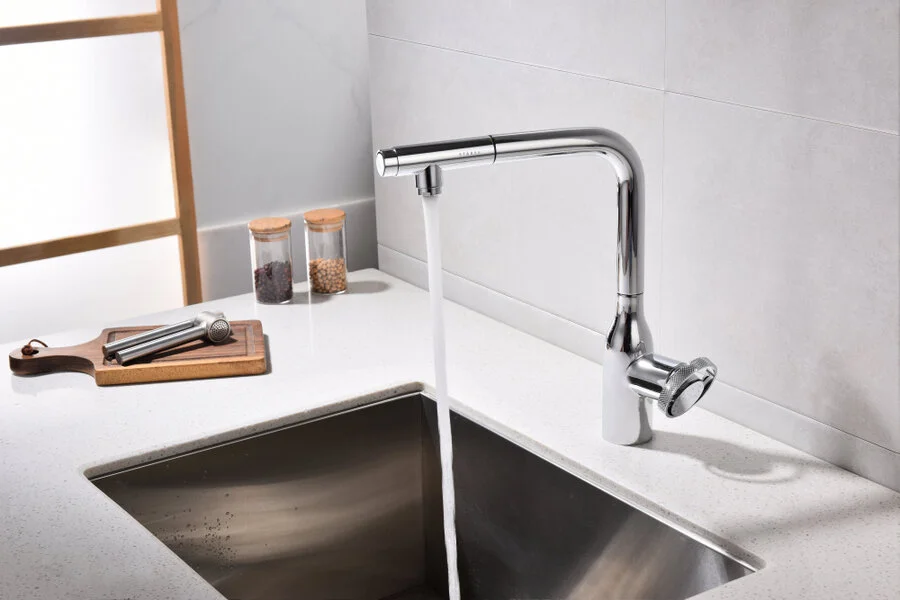 Смеситель для кухни Paulmark Urban Ur213104 с выдвижным изливом