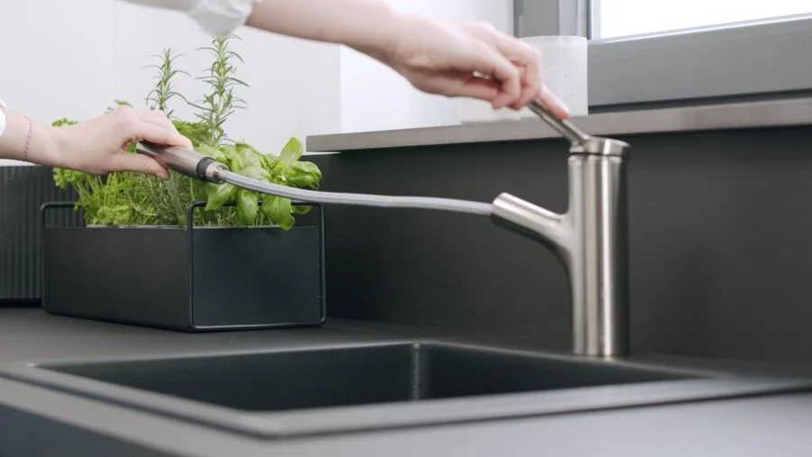 Смеситель для кухни Hansgrohe Zesis M33 хром 74803000