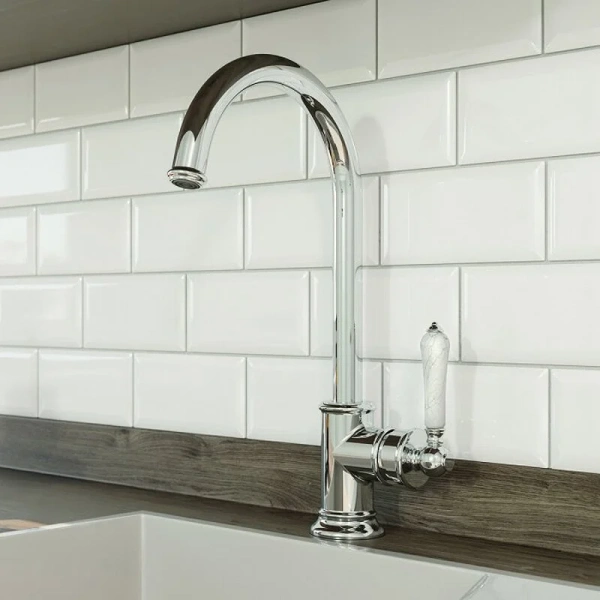 Смеситель для кухни IDDIS Oxford с белой ручкой OXFSBJ0i05