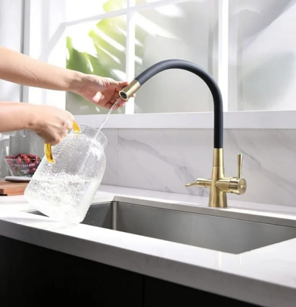 Смеситель для кухни Lemark Ursus LM3075C с гибким изливом